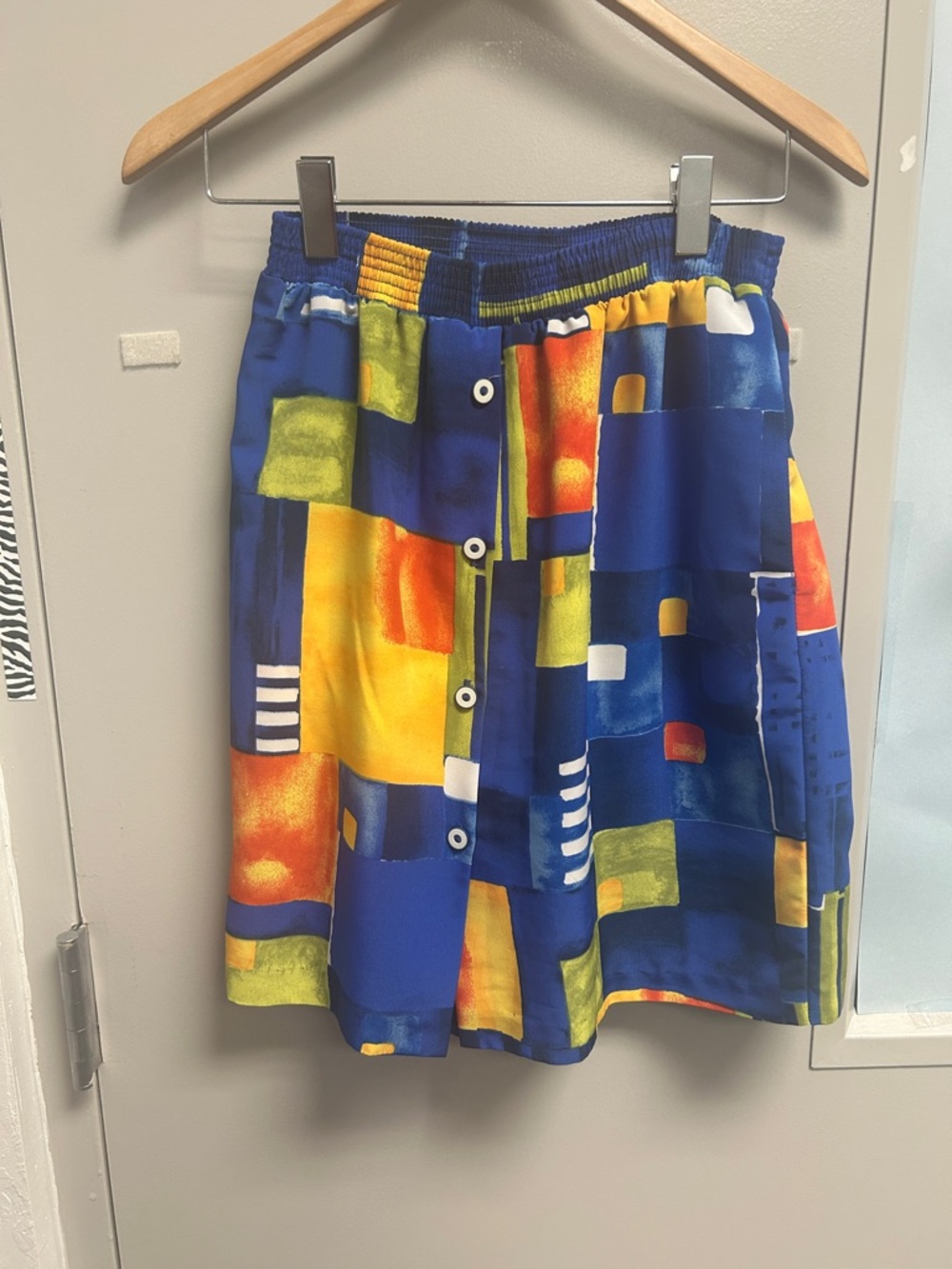 Vibrant Abstract Print Button-Front Skort